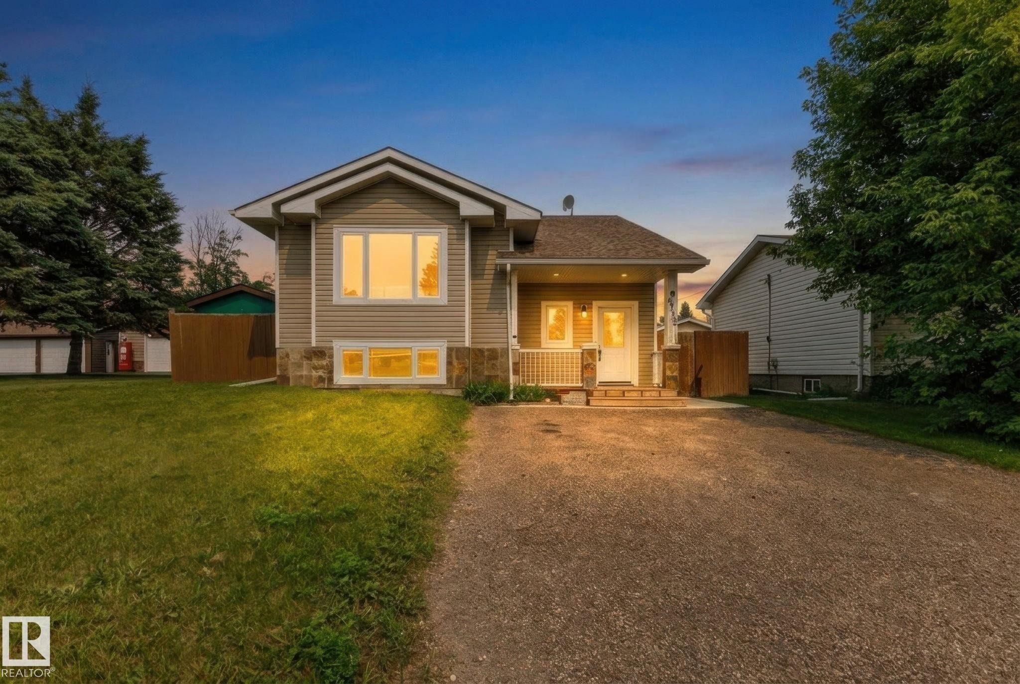 4712 48 Street, Onoway, AB - Outdoor