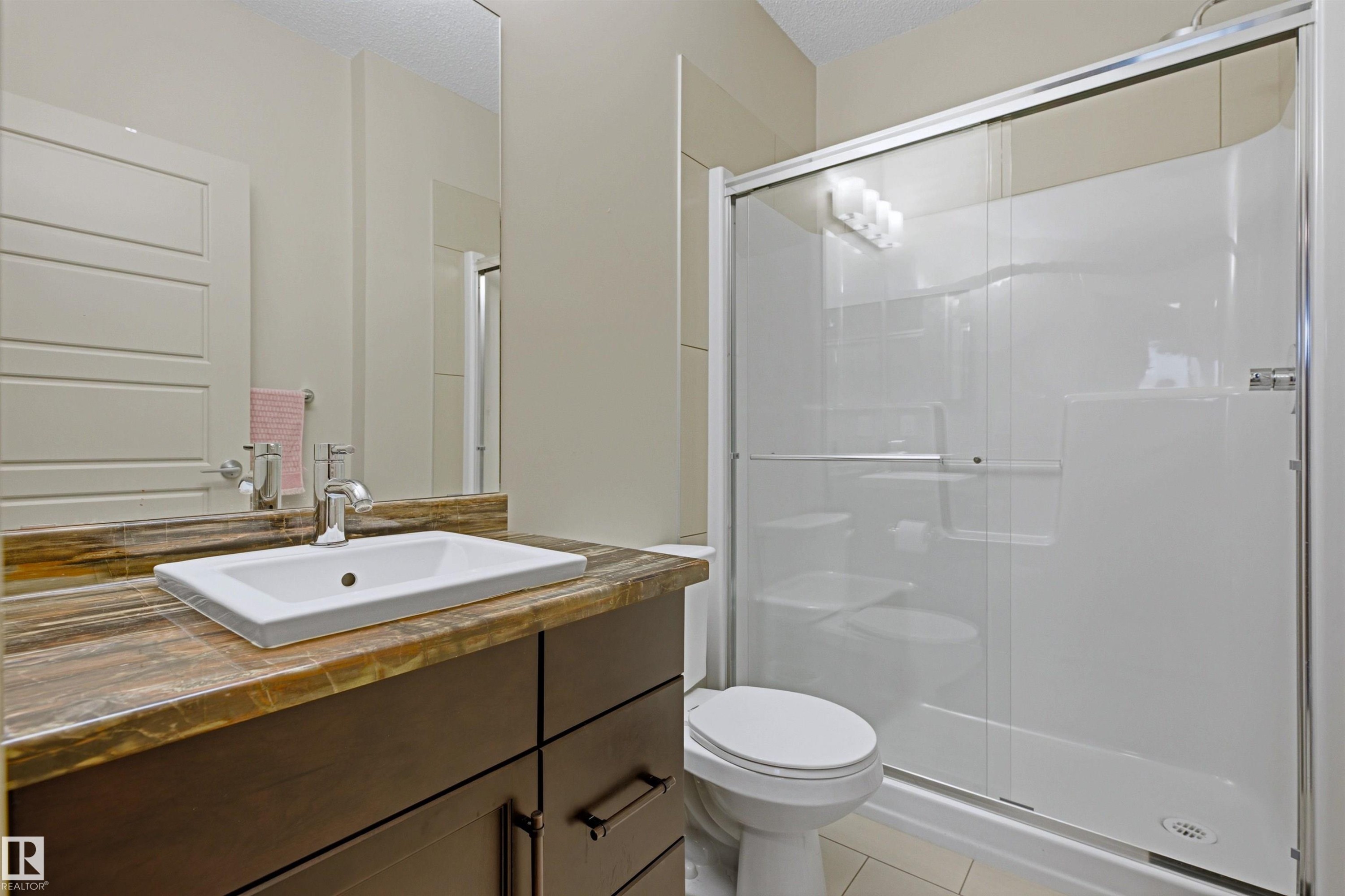 #120 320 Ambleside Link Li Sw, Edmonton, AB - Indoor Photo Showing Bathroom