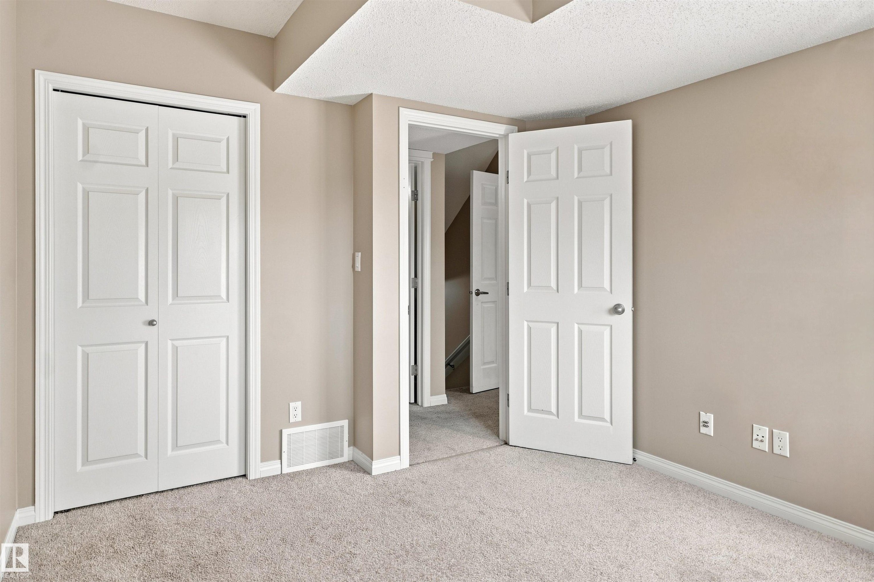 Neutral tone walls with white trim and multi-panel interior doors - 1328 80 Street Sw, Edmonton, AB - Indoor