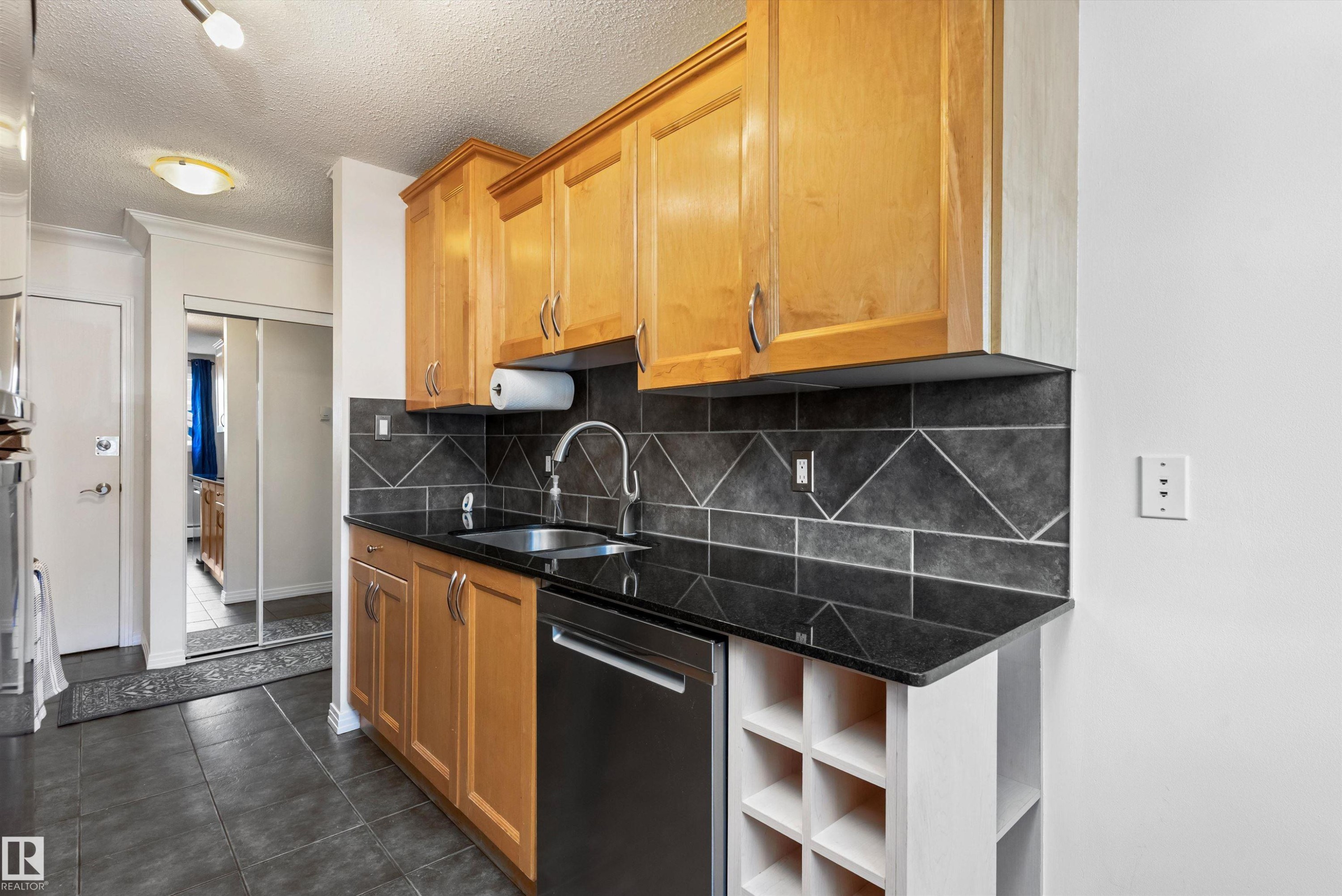#102 10720 84 Av Nw, Edmonton, AB - Indoor Photo Showing Kitchen