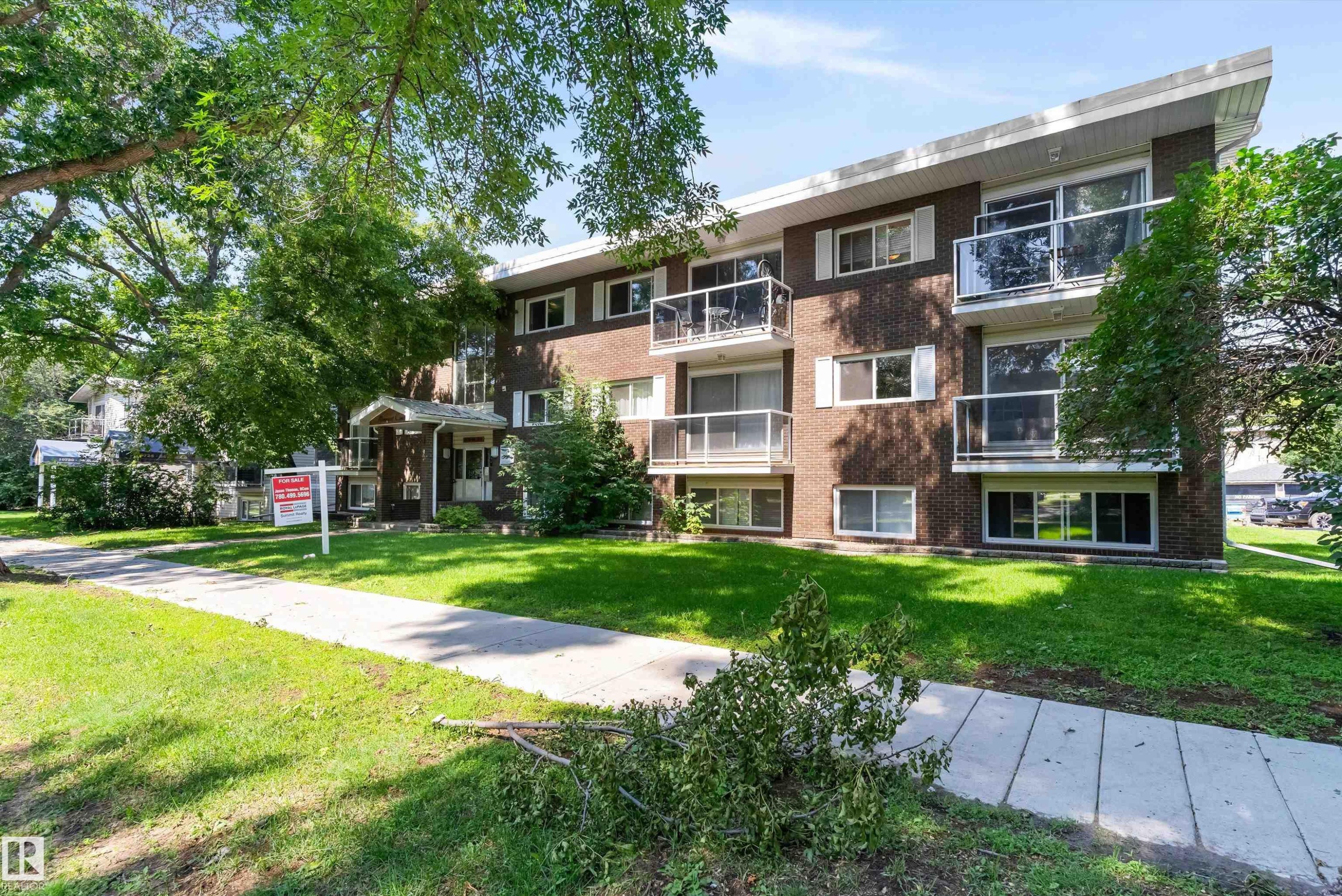 #102 10720 84 Av Nw, Edmonton, AB - Outdoor