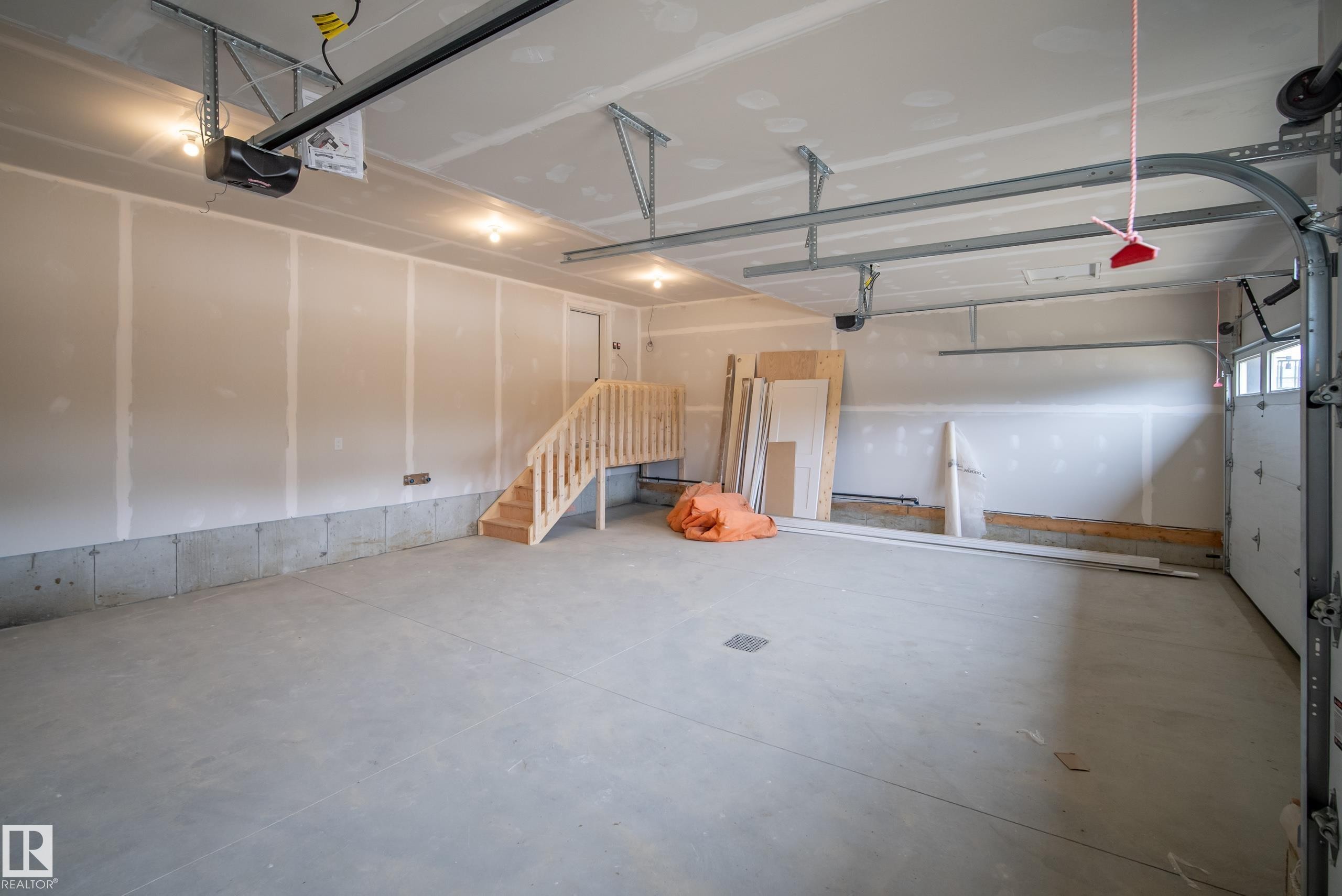 31 Prescott Close, Spruce Grove, AB - Indoor Photo Showing Garage