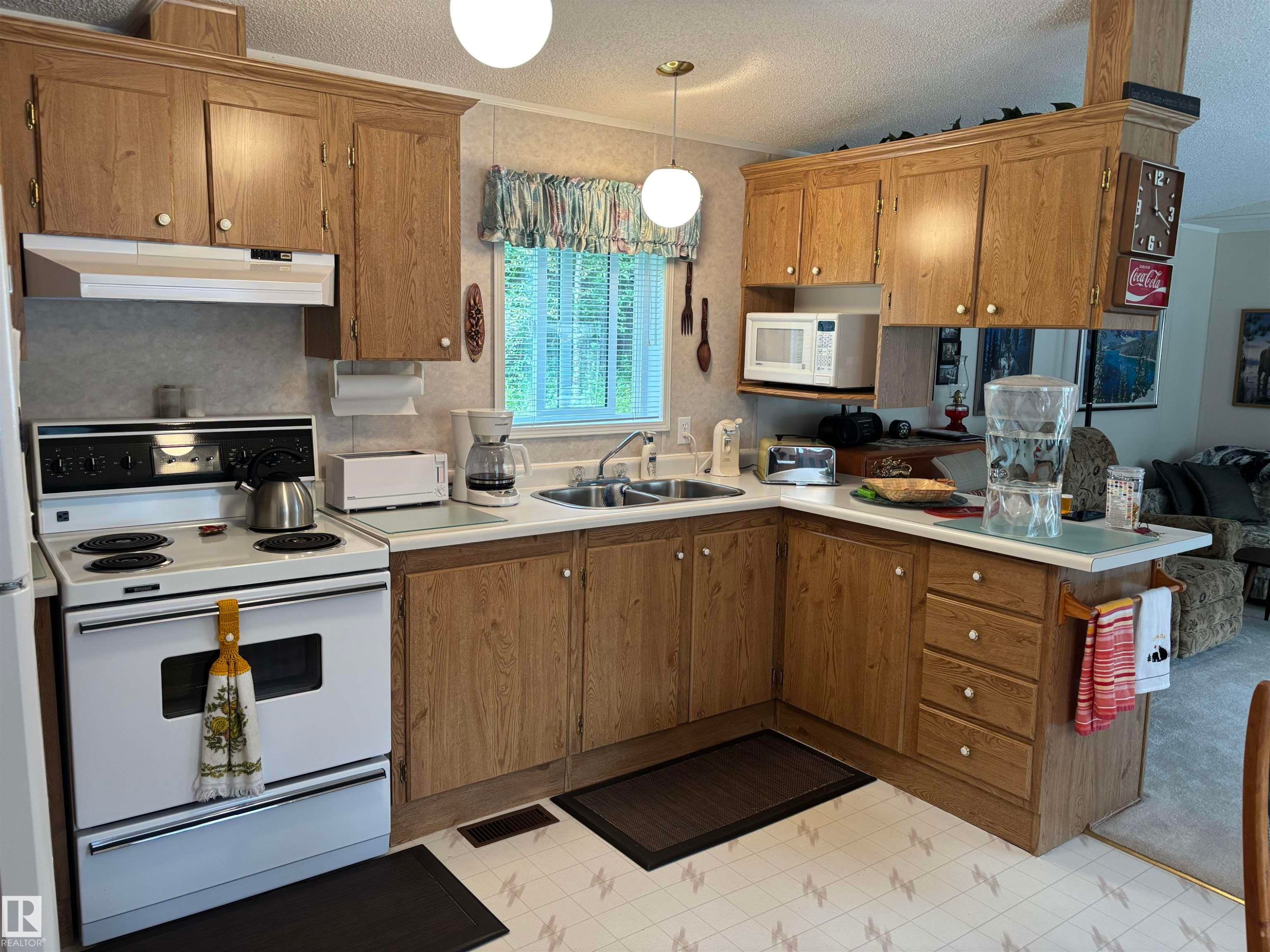 #10A 185073 Twp Rd 654, Rural Athabasca County, AB - Indoor Photo Showing Kitchen With Double Sink