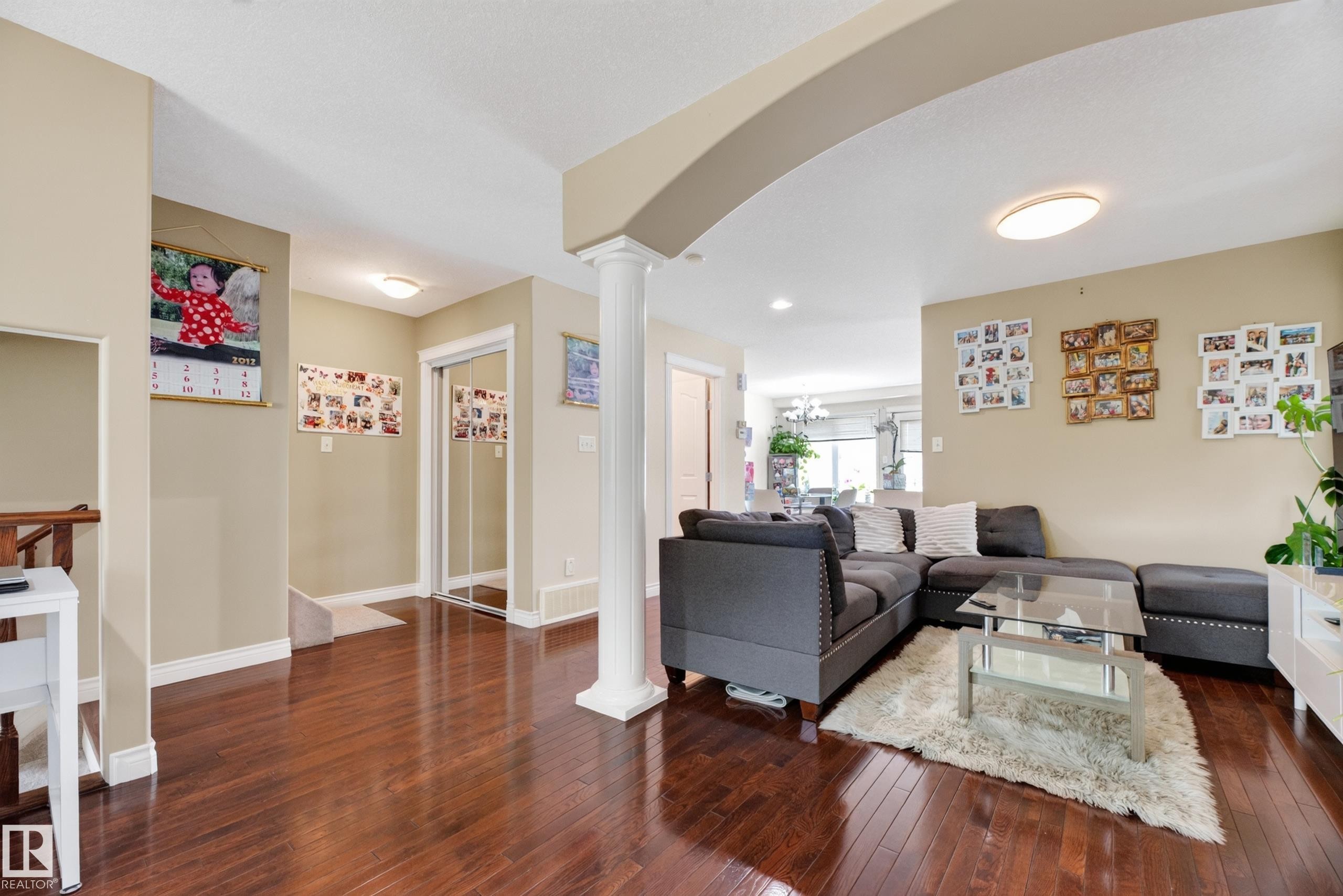 6514 106 Street Nw, Edmonton, AB - Indoor Photo Showing Living Room