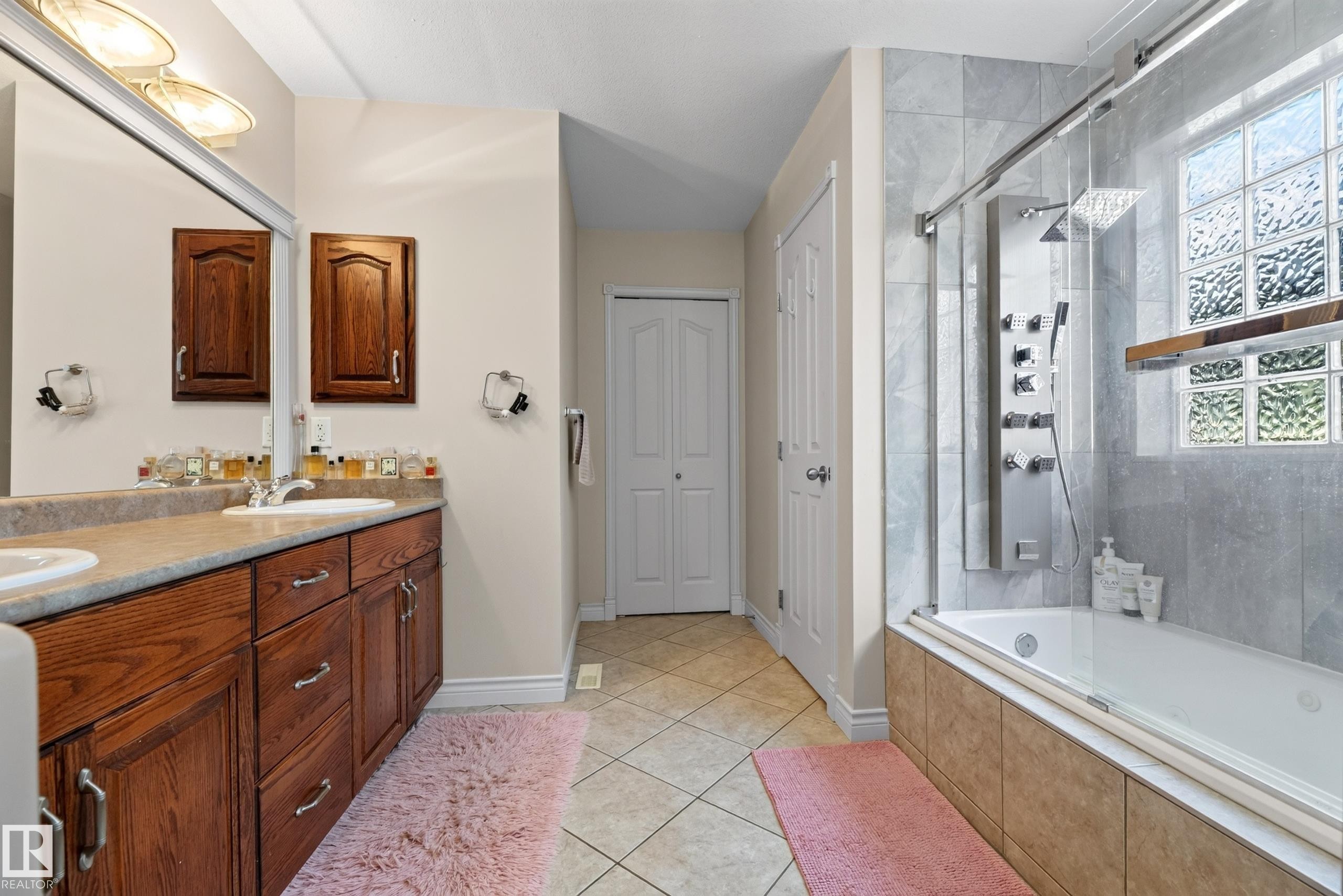 6514 106 Street Nw, Edmonton, AB - Indoor Photo Showing Bathroom