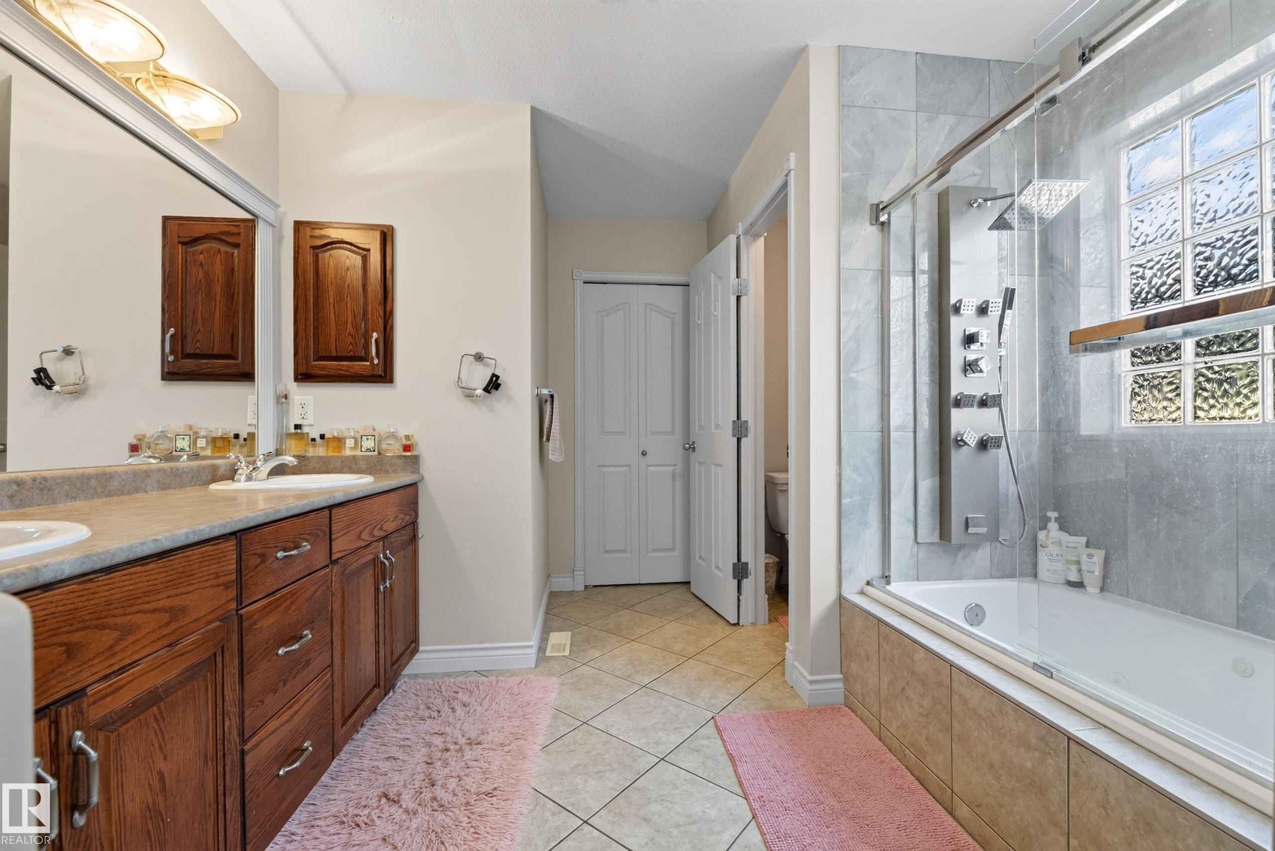 6514 106 Street Nw, Edmonton, AB - Indoor Photo Showing Bathroom