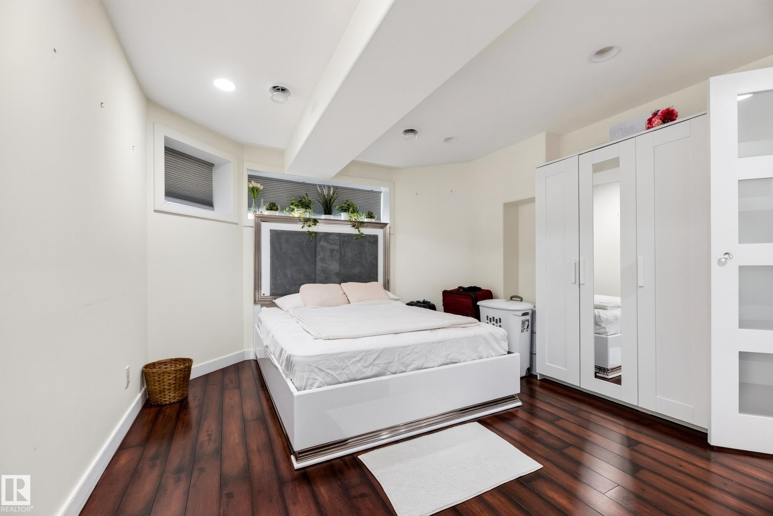 6514 106 Street Nw, Edmonton, AB - Indoor Photo Showing Bedroom