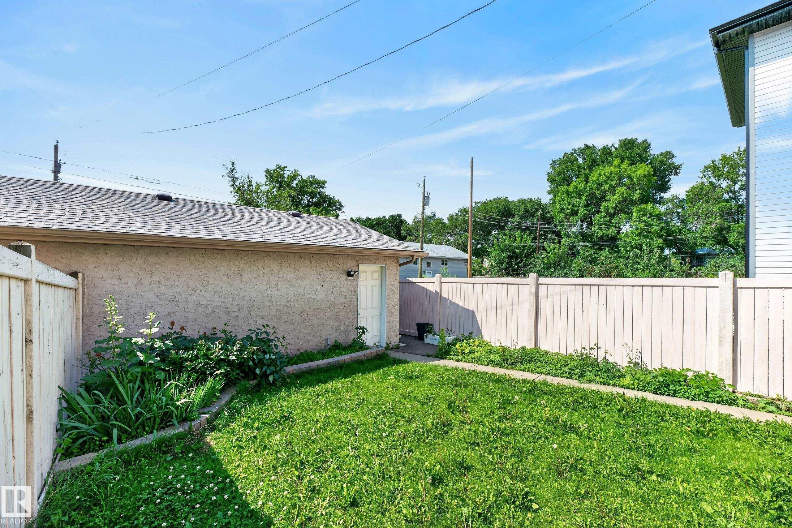6514 106 Street Nw, Edmonton, AB - Outdoor