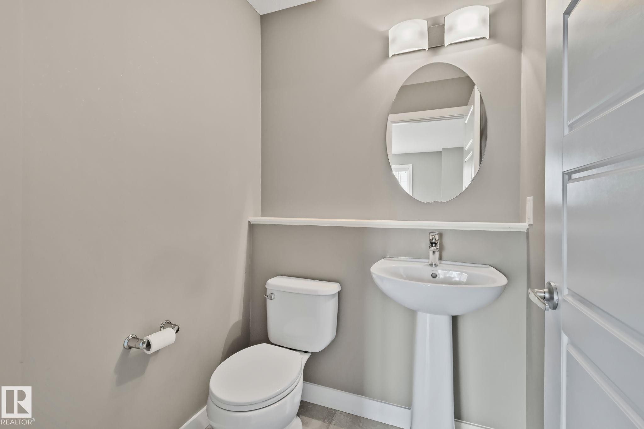 16715 40 Street Nw, Edmonton, AB - Indoor Photo Showing Bathroom