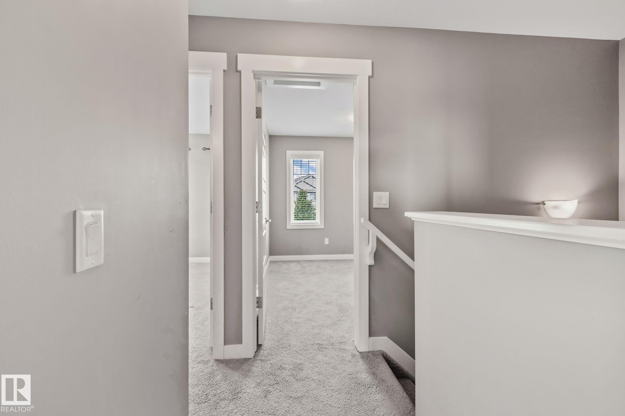 16715 40 Street Nw, Edmonton, AB - Indoor Photo Showing Other Room