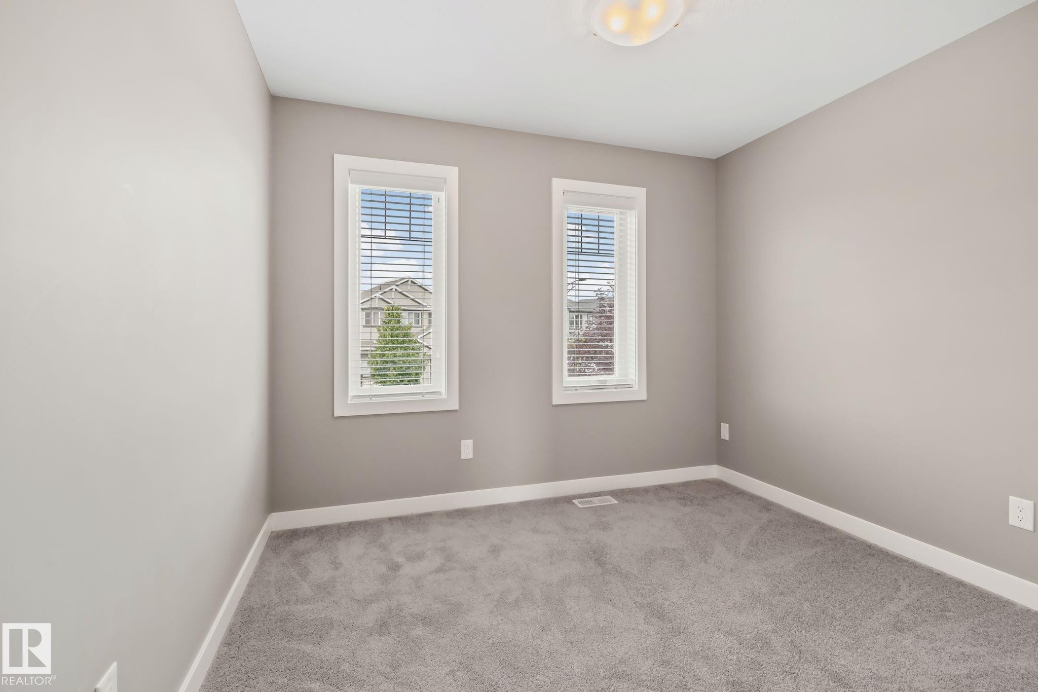 16715 40 Street Nw, Edmonton, AB - Indoor Photo Showing Other Room