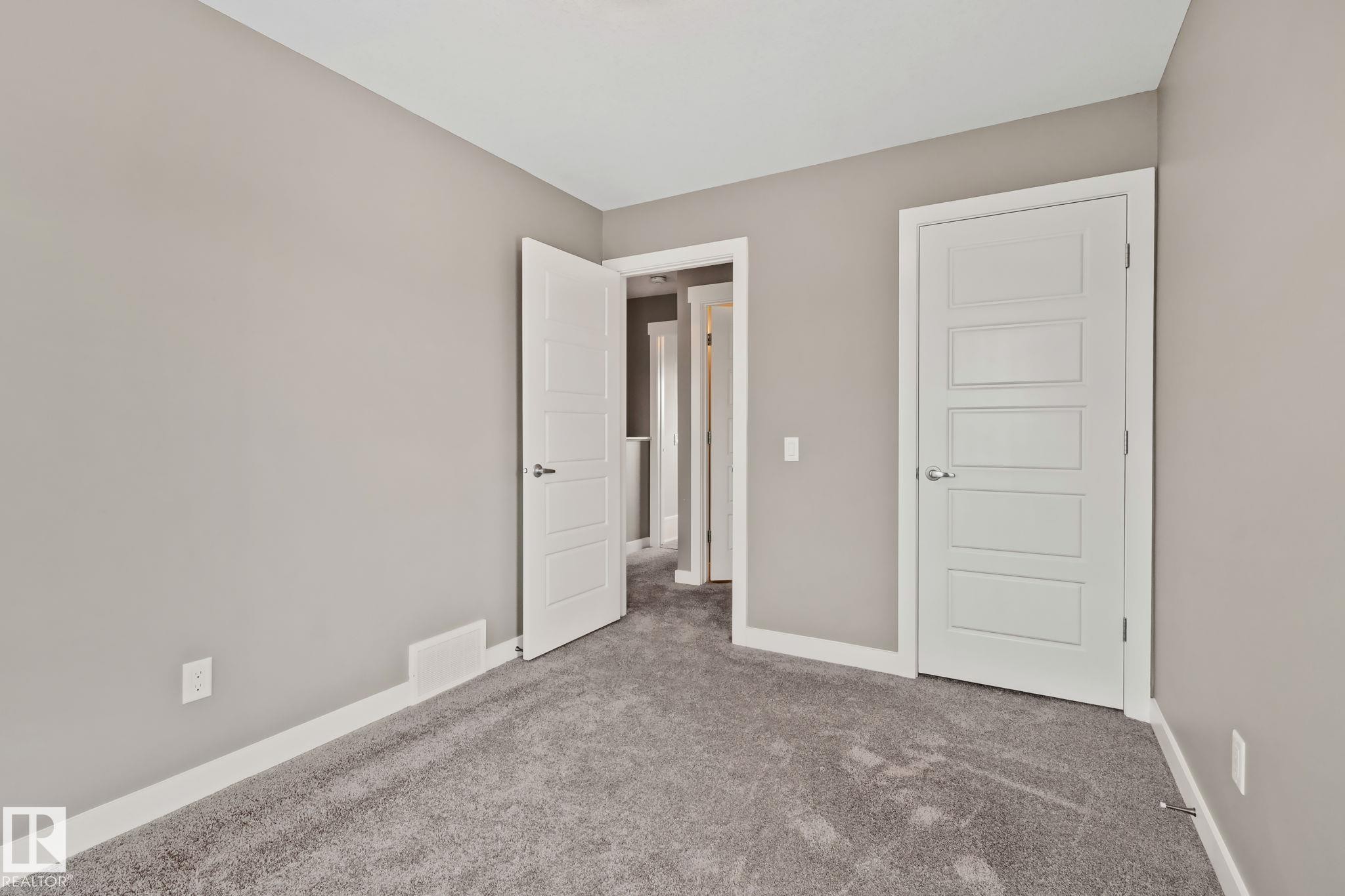 16715 40 Street Nw, Edmonton, AB - Indoor Photo Showing Other Room