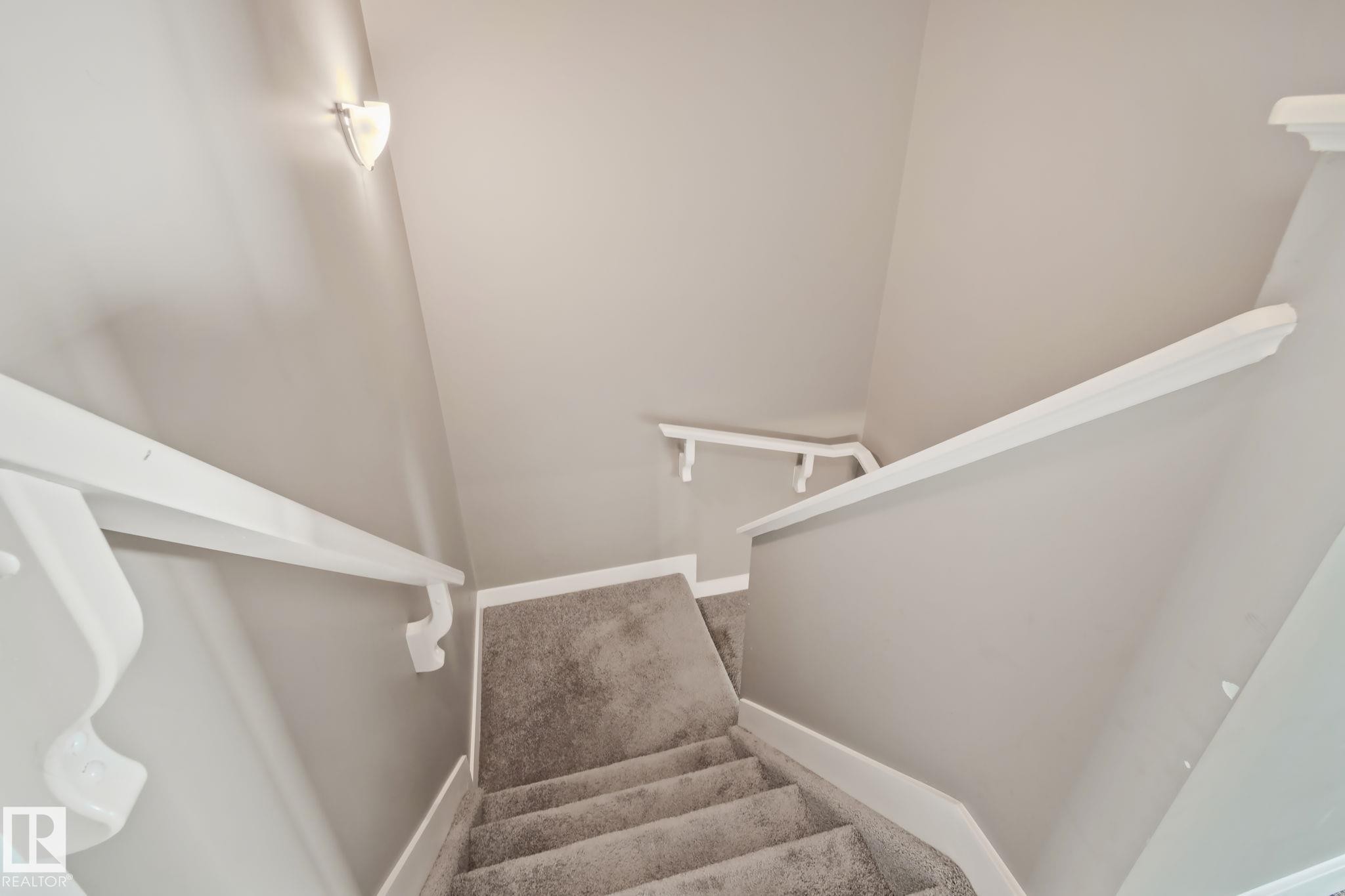 16715 40 Street Nw, Edmonton, AB - Indoor Photo Showing Other Room