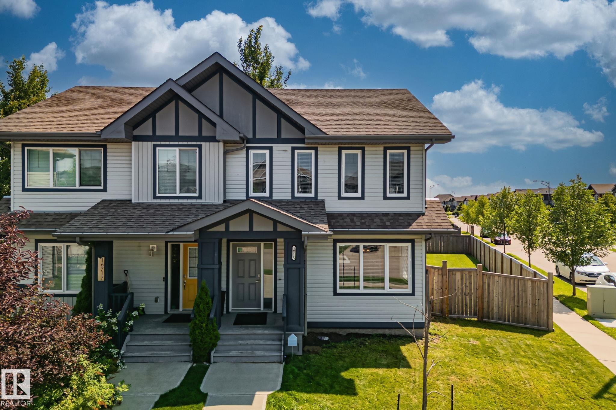 16715 40 Street Nw, Edmonton, AB - Outdoor With Facade