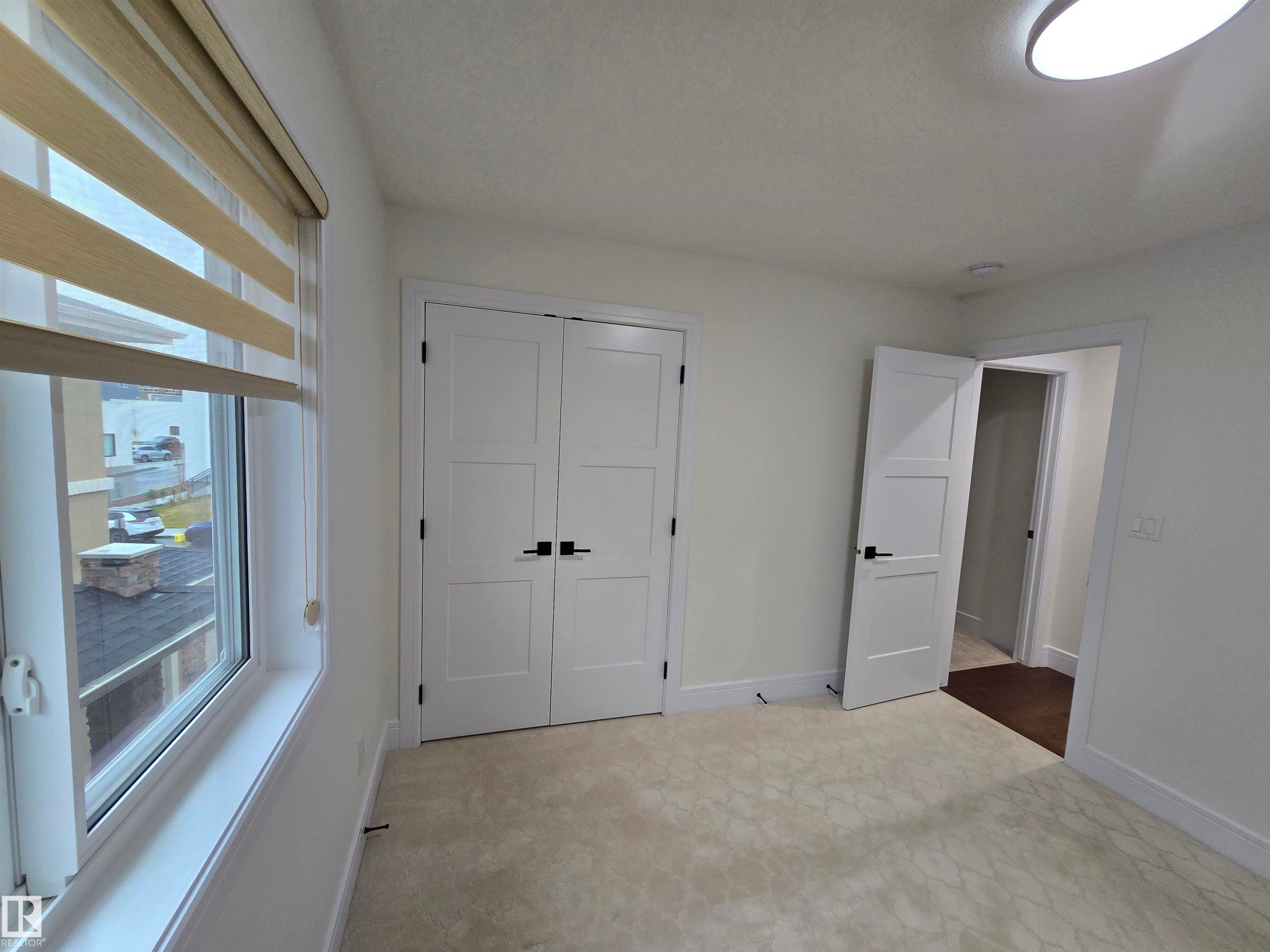 228 36 Street Sw, Edmonton, AB - Indoor Photo Showing Other Room