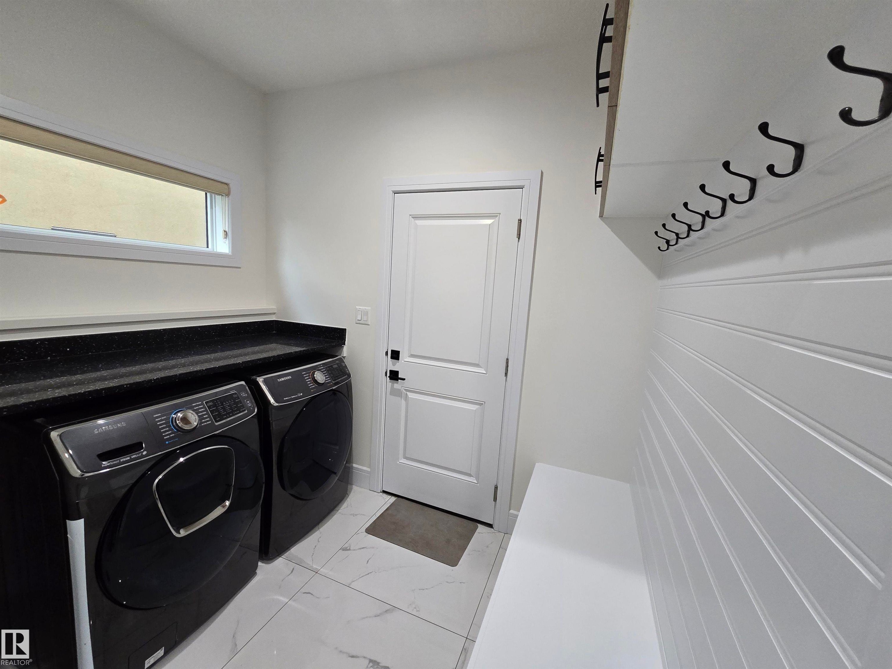 228 36 Street Sw, Edmonton, AB - Indoor Photo Showing Laundry Room