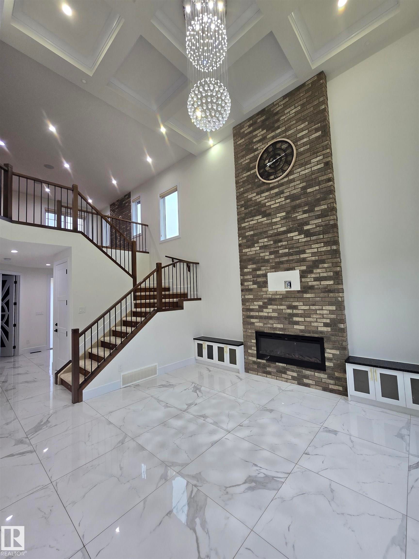 228 36 Street Sw, Edmonton, AB - Indoor Photo Showing Other Room