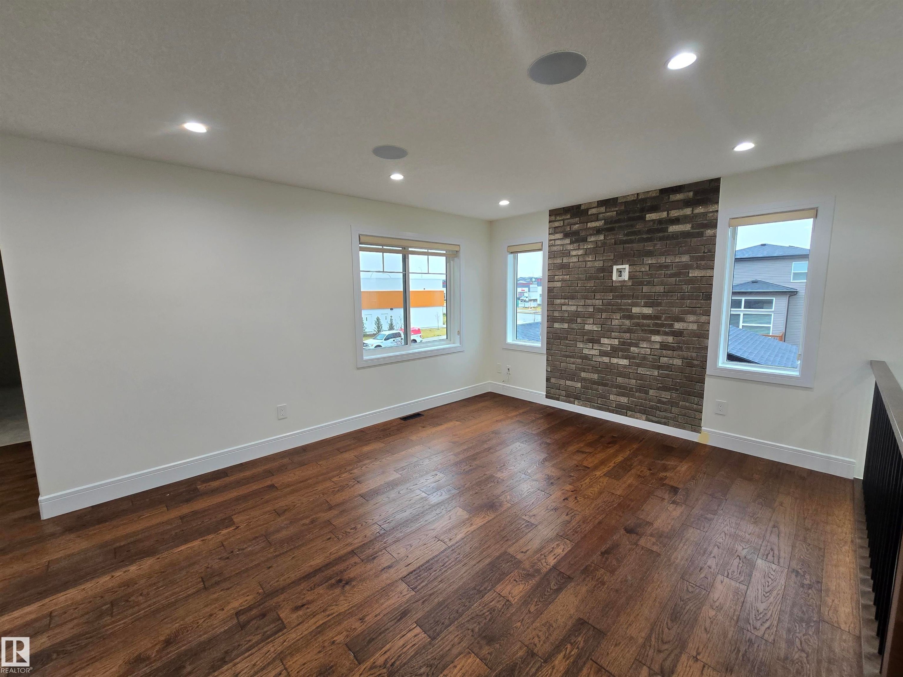 228 36 Street Sw, Edmonton, AB - Indoor Photo Showing Other Room