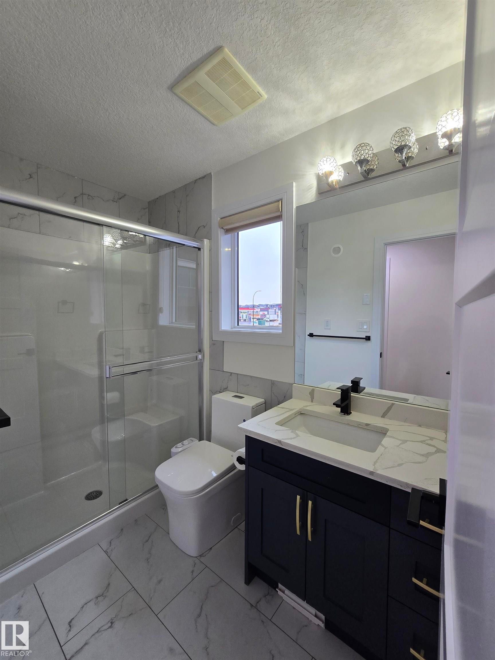 228 36 Street Sw, Edmonton, AB - Indoor Photo Showing Bathroom