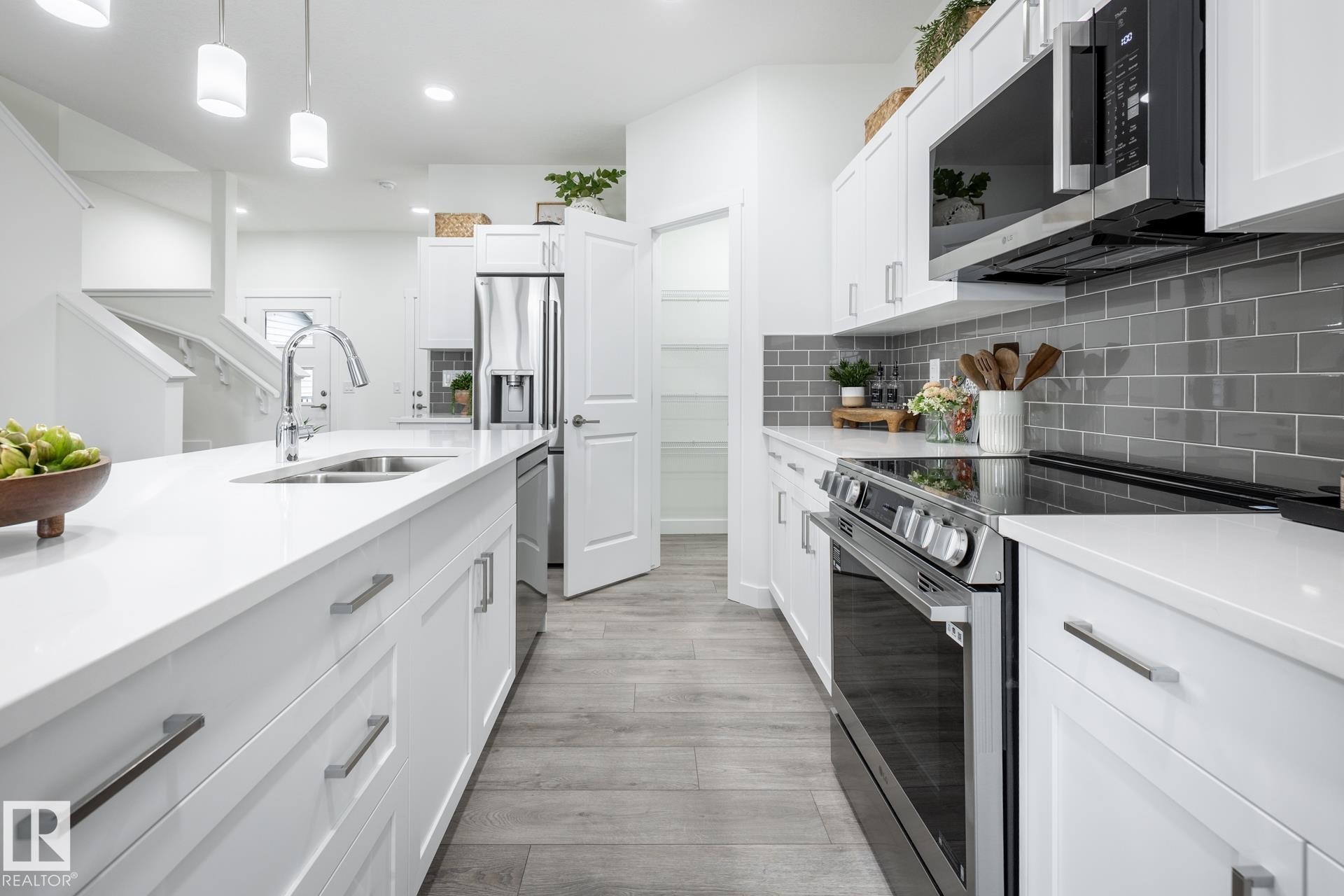 8614 97 Avenue, Morinville, AB - Indoor Photo Showing Kitchen With Double Sink With Upgraded Kitchen