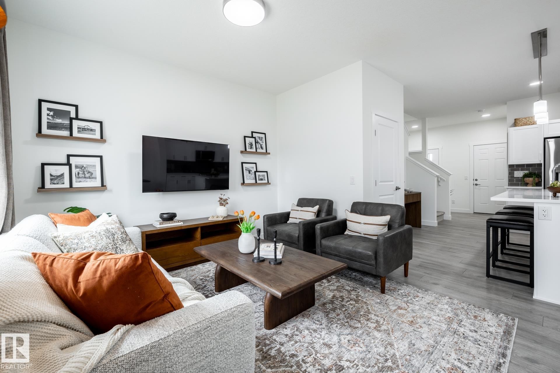 8614 97 Avenue, Morinville, AB - Indoor Photo Showing Living Room