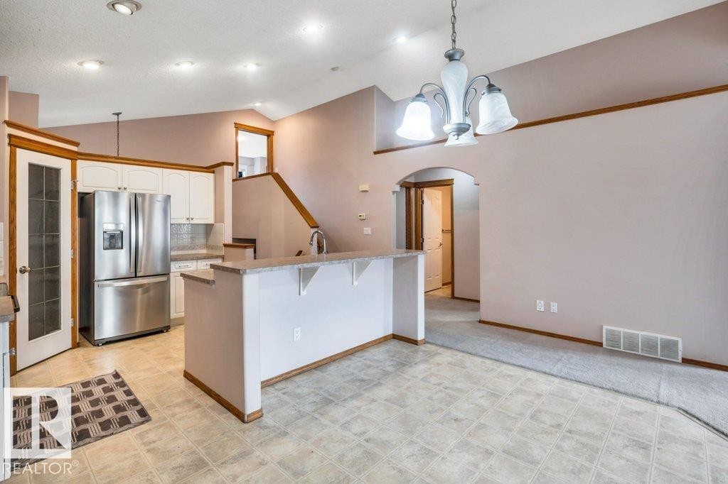 4051 33 Street Nw, Edmonton, AB - Indoor Photo Showing Kitchen