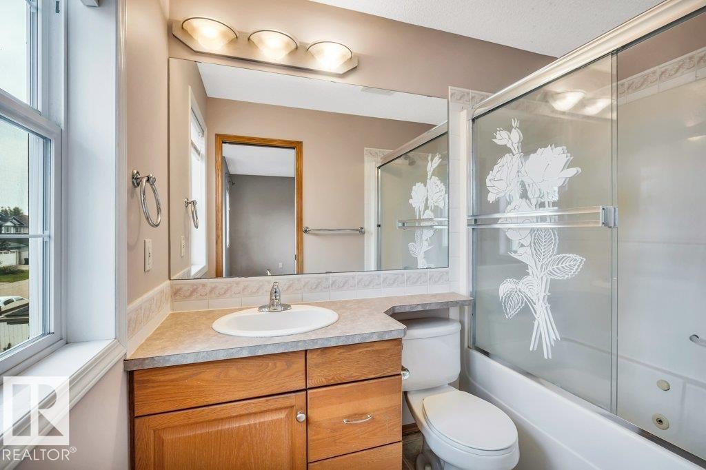 4051 33 Street Nw, Edmonton, AB - Indoor Photo Showing Bathroom
