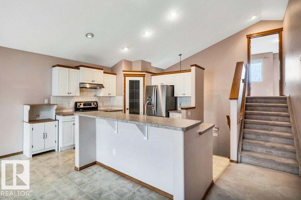 4051 33 Street Nw, Edmonton, AB - Indoor Photo Showing Kitchen With Stainless Steel Kitchen With Upgraded Kitchen