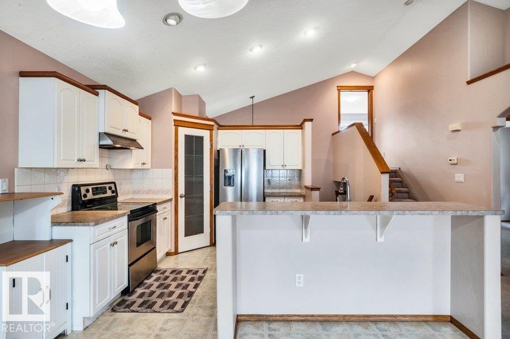 4051 33 Street Nw, Edmonton, AB - Indoor Photo Showing Kitchen With Stainless Steel Kitchen With Upgraded Kitchen