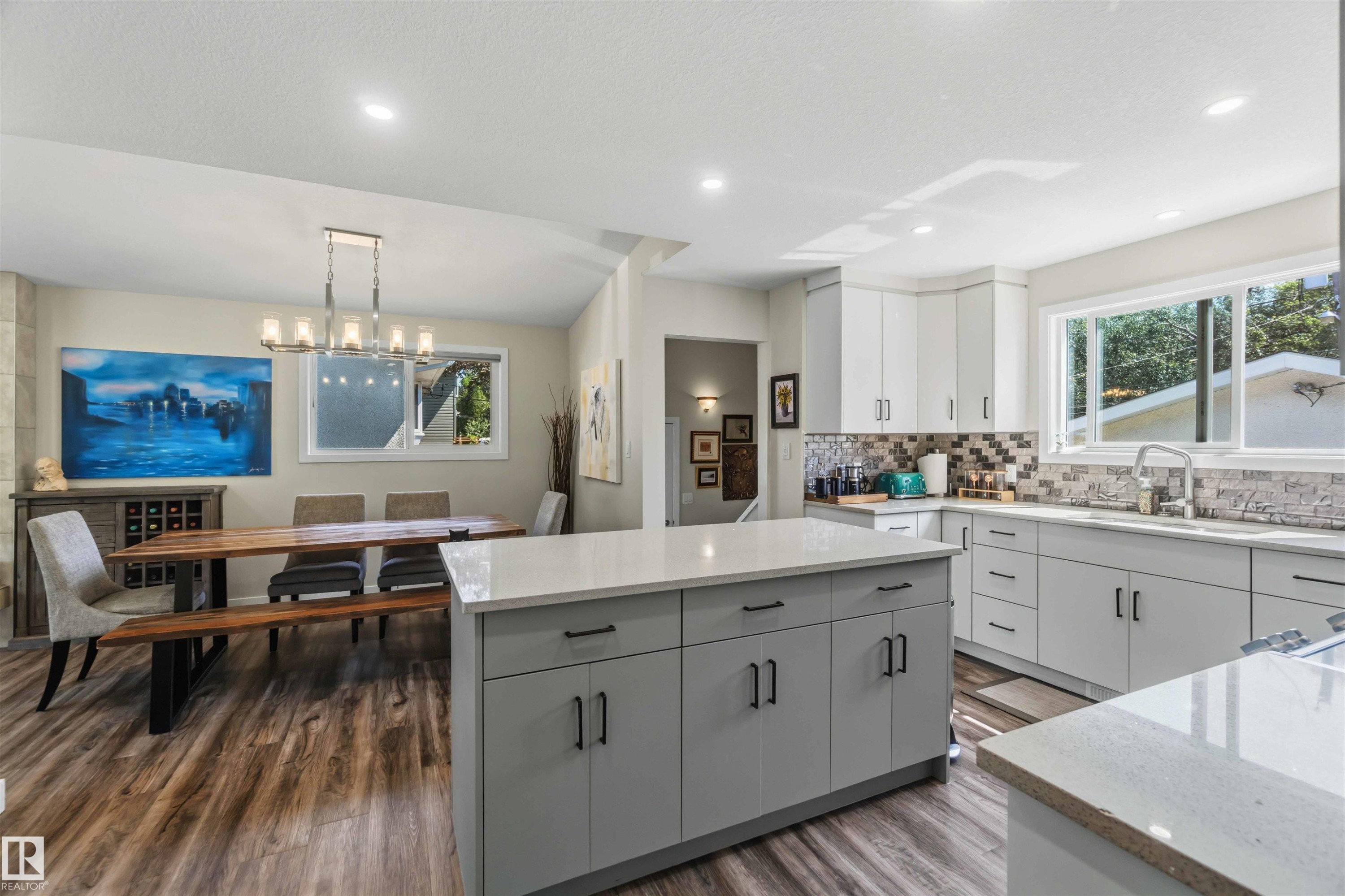 Expansive open-concept kitchen and dining area featuring wood-finish flooring - 11351 35A Avenue Nw, Edmonton, AB - Indoor