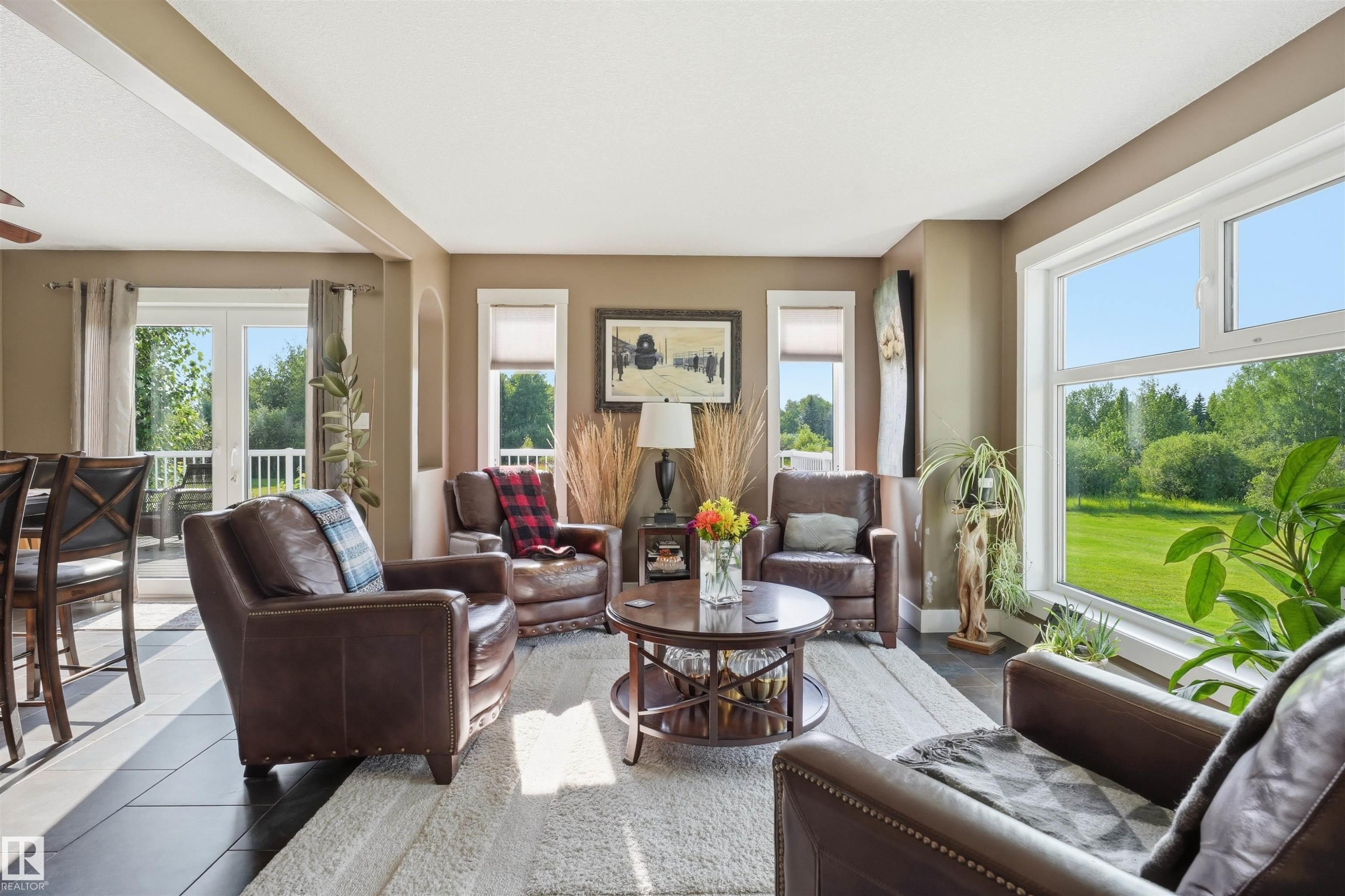 #43 27507 Twp Road 544, Rural Sturgeon County, AB - Indoor Photo Showing Living Room