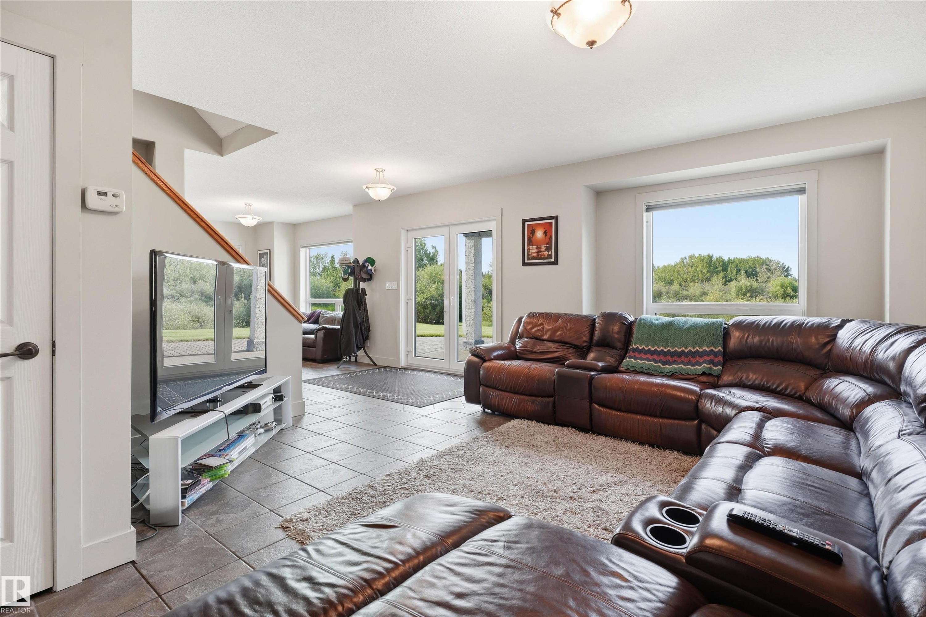 #43 27507 Twp Road 544, Rural Sturgeon County, AB - Indoor Photo Showing Living Room