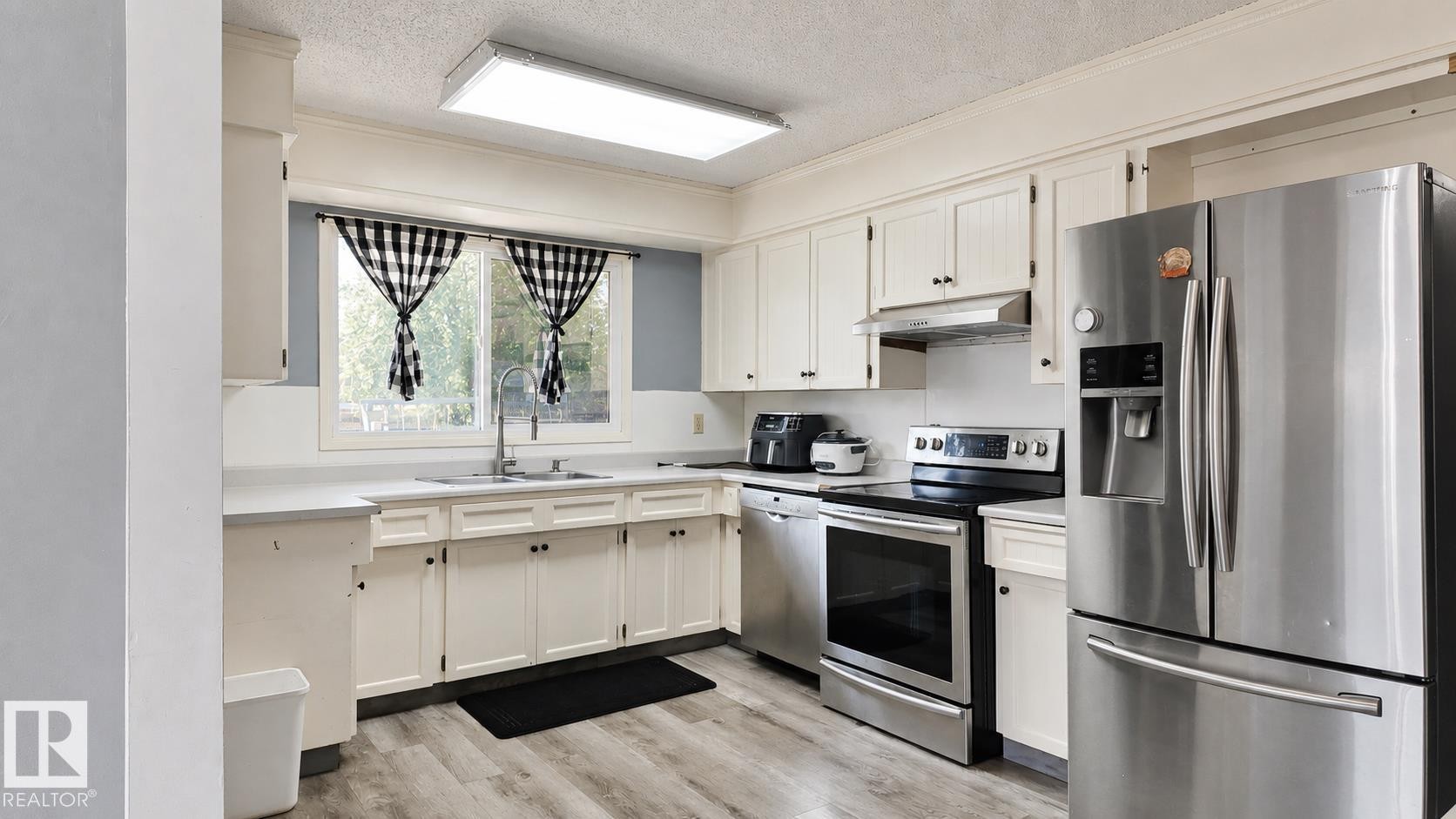 16608 109 Street Nw, Edmonton, AB - Indoor Photo Showing Kitchen With Stainless Steel Kitchen With Double Sink