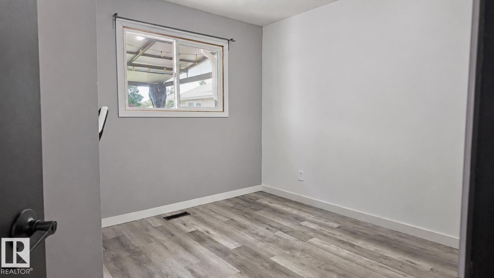 16608 109 Street Nw, Edmonton, AB - Indoor Photo Showing Other Room