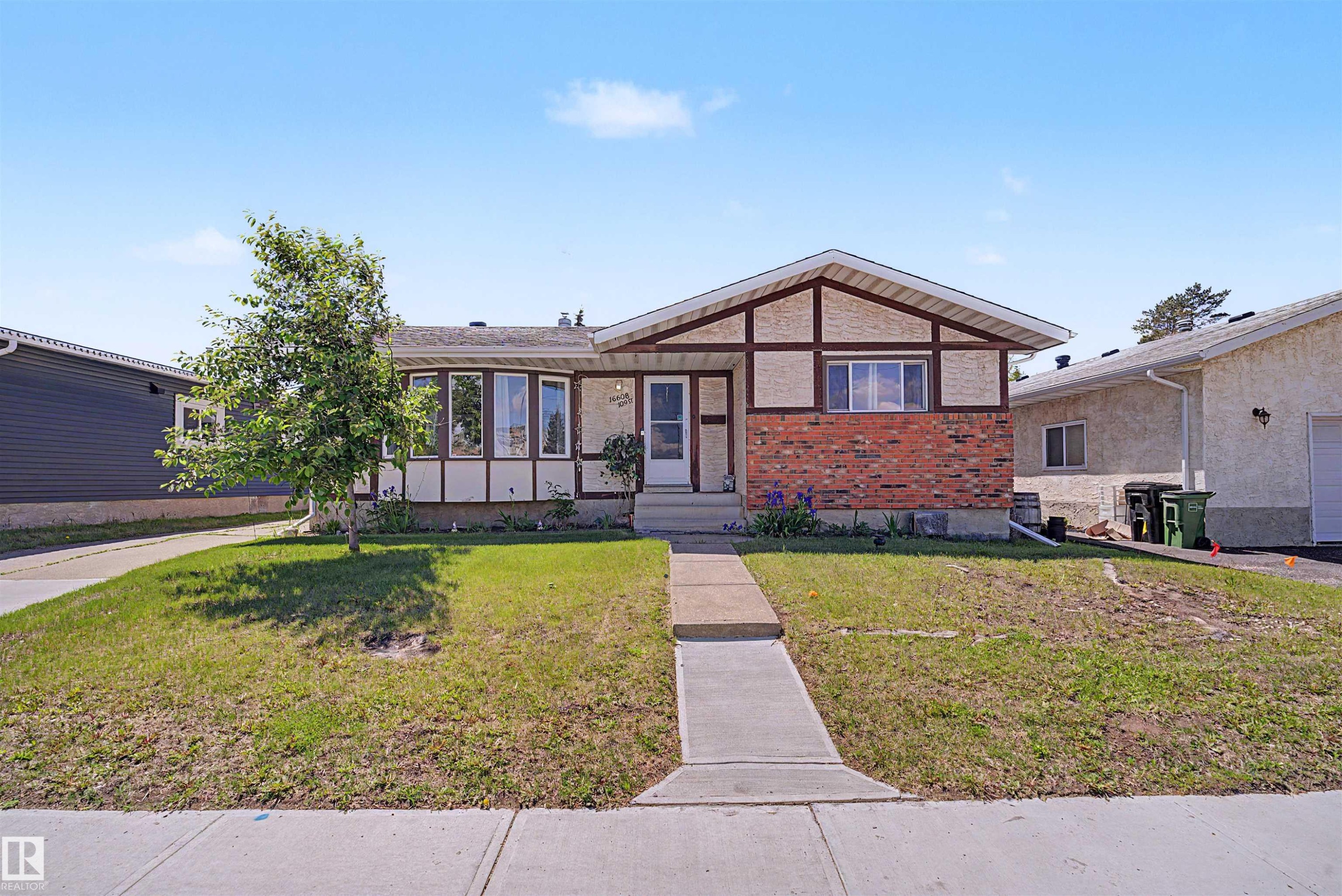 16608 109 Street Nw, Edmonton, AB - Outdoor