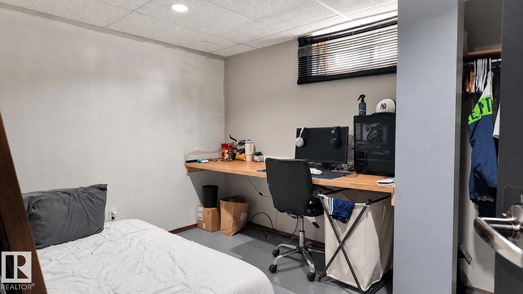 16608 109 Street Nw, Edmonton, AB - Indoor