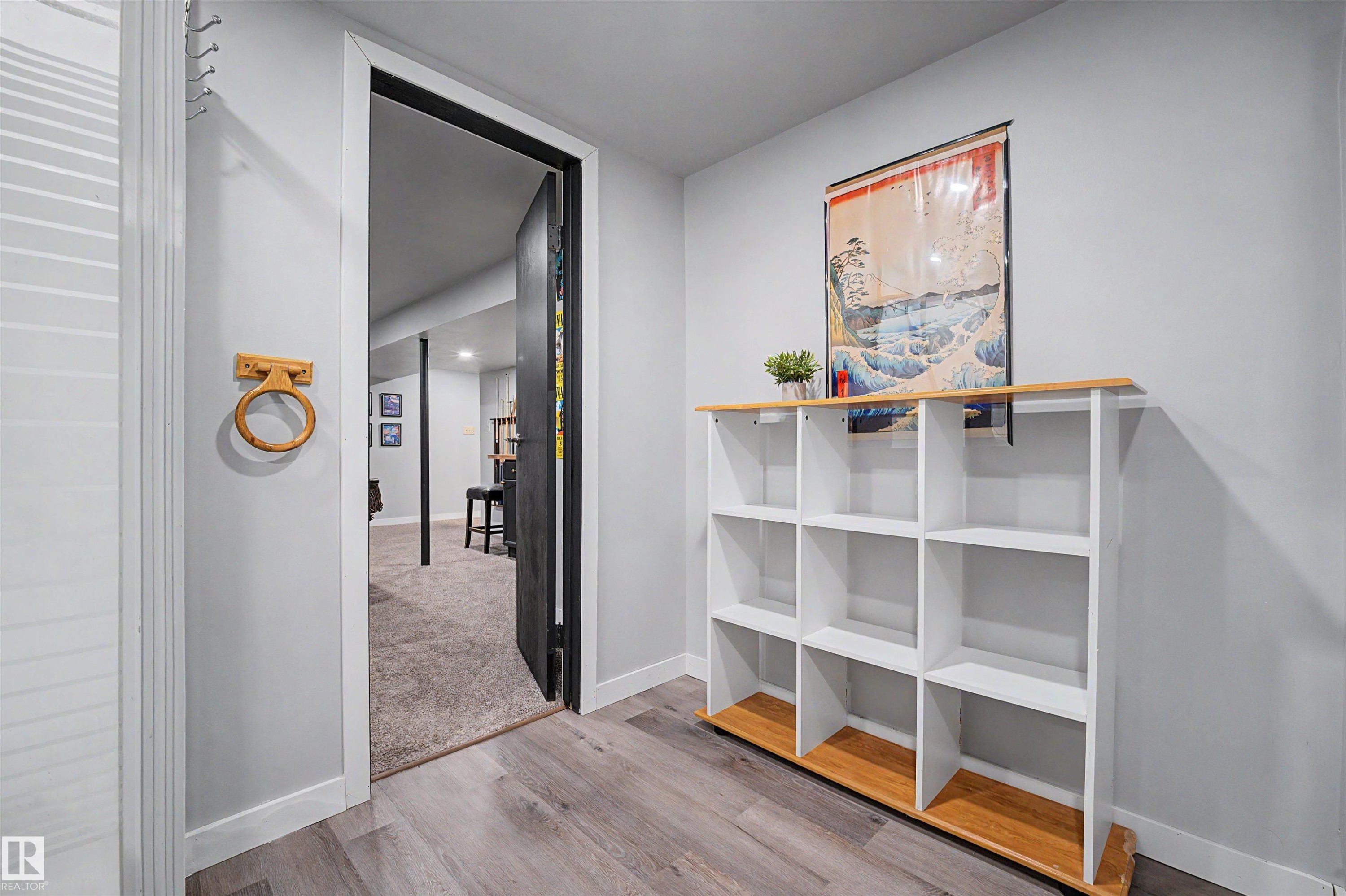 16608 109 Street Nw, Edmonton, AB - Indoor