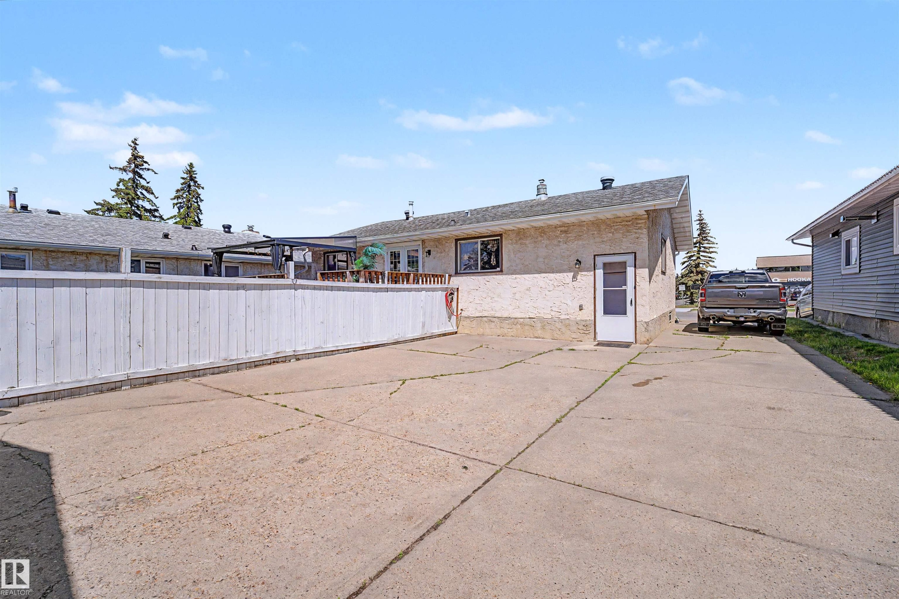 16608 109 Street Nw, Edmonton, AB - Outdoor