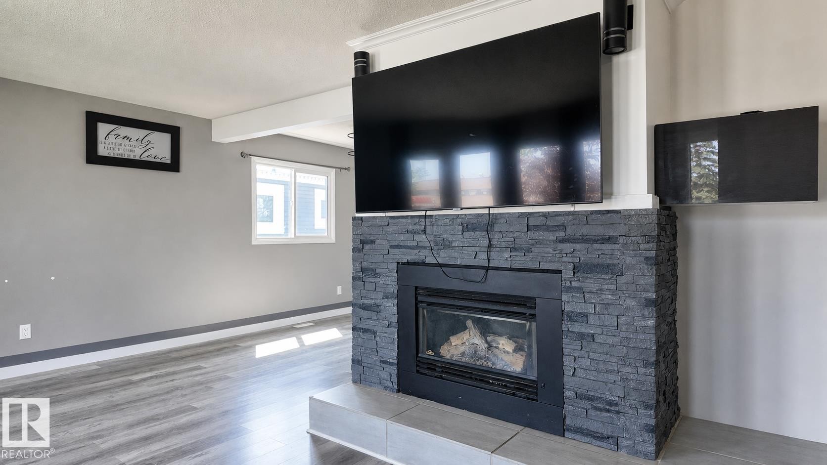 16608 109 Street Nw, Edmonton, AB - Indoor Photo Showing Living Room With Fireplace