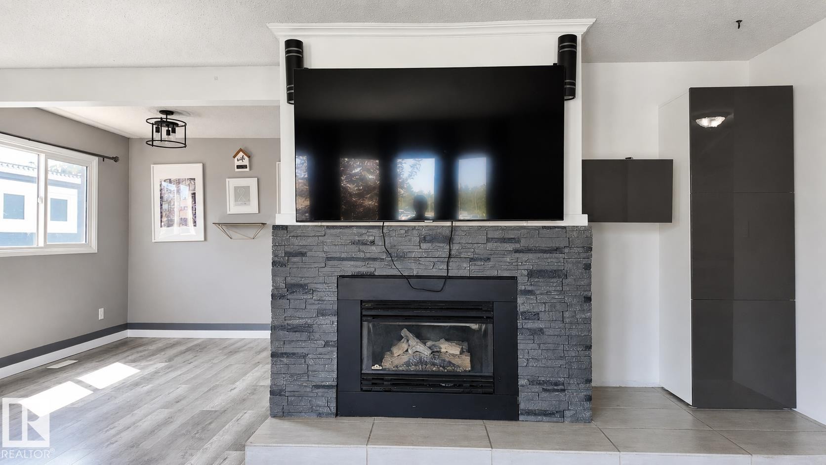 16608 109 Street Nw, Edmonton, AB - Indoor Photo Showing Living Room With Fireplace