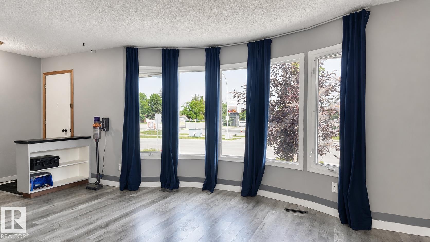 16608 109 Street Nw, Edmonton, AB - Indoor Photo Showing Other Room