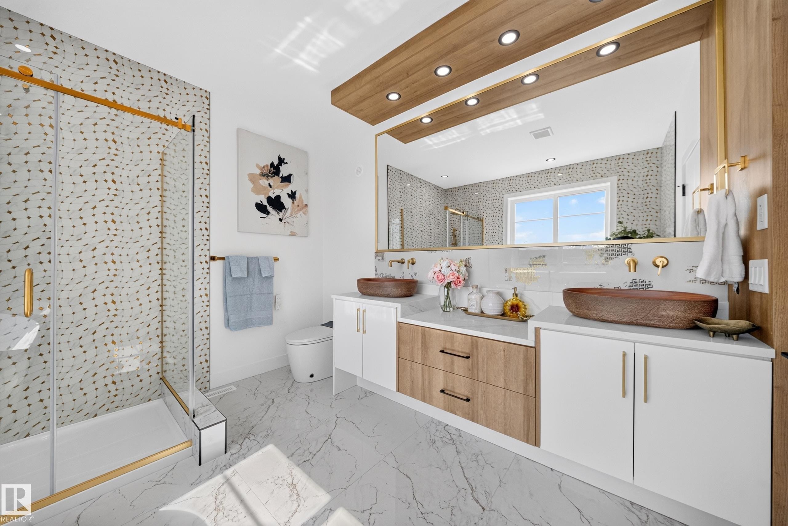 Dual floating vanities with vessel sinks and integrated storage - 423 Robinson Bv, Leduc, AB - Indoor Photo Showing Bathroom