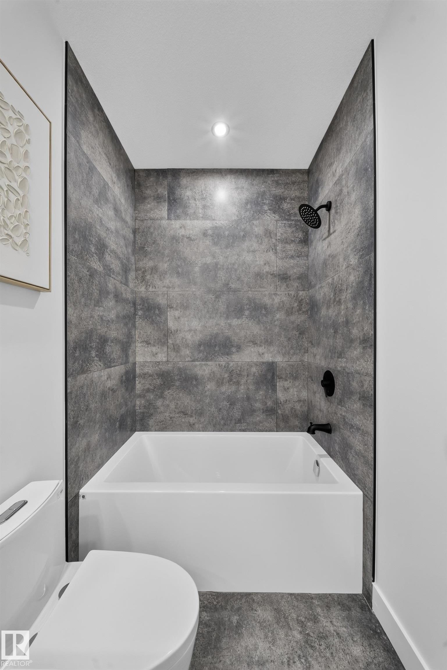 Shower-tub combination featuring large format grey tile surround and matte black fixtures - 423 Robinson Bv, Leduc, AB - Indoor Photo Showing Bathroom