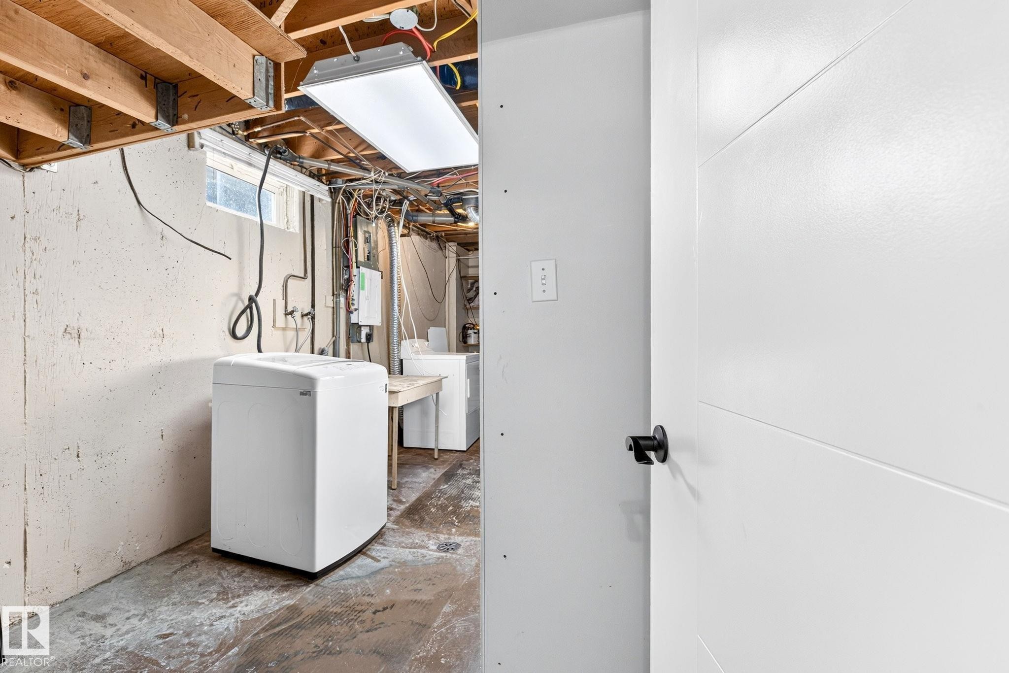 4 Glacier Crescent, Sherwood Park, AB - Indoor Photo Showing Laundry Room