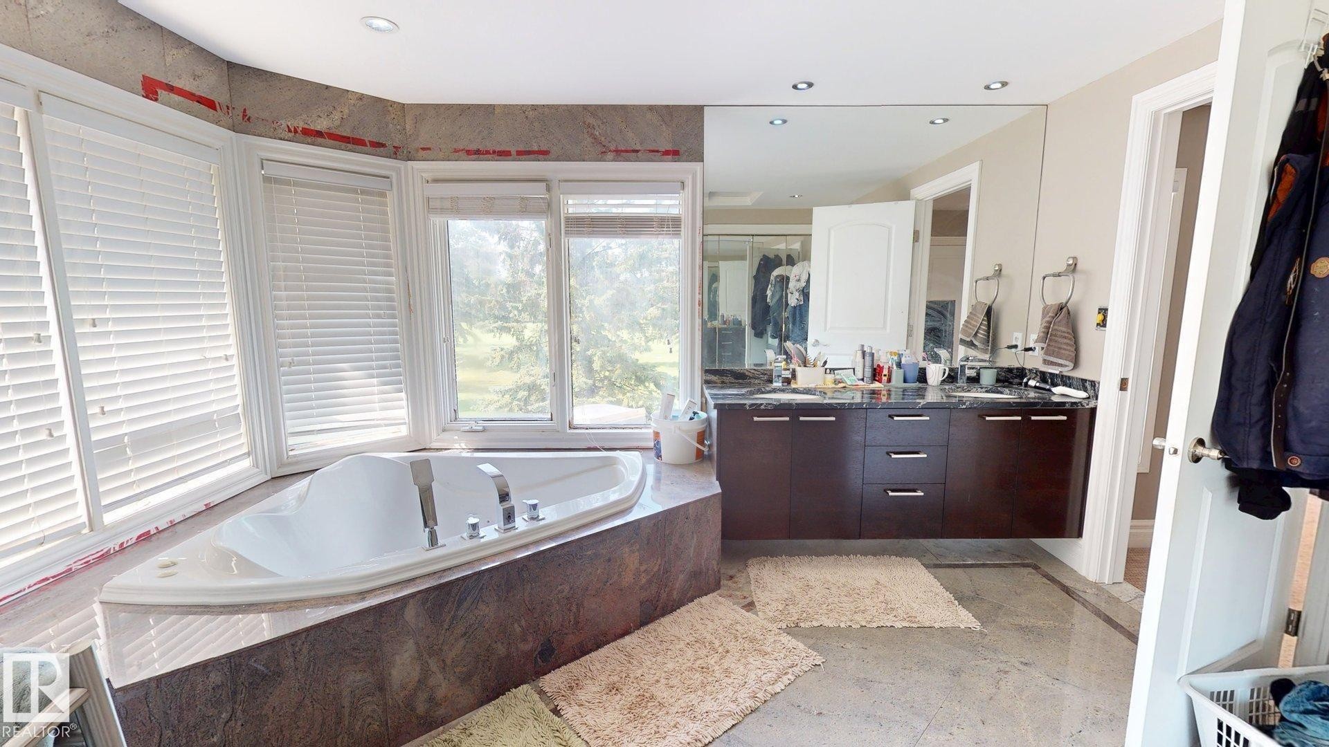 852 Wheeler Road Nw, Edmonton, AB - Indoor Photo Showing Bathroom