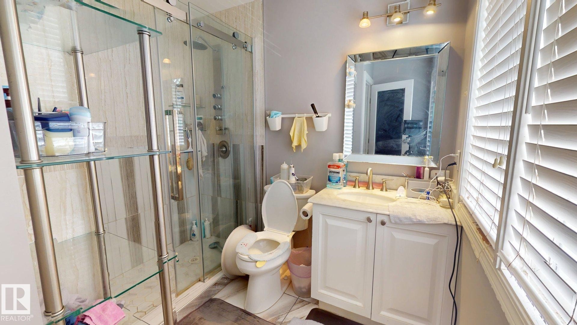 852 Wheeler Road Nw, Edmonton, AB - Indoor Photo Showing Bathroom