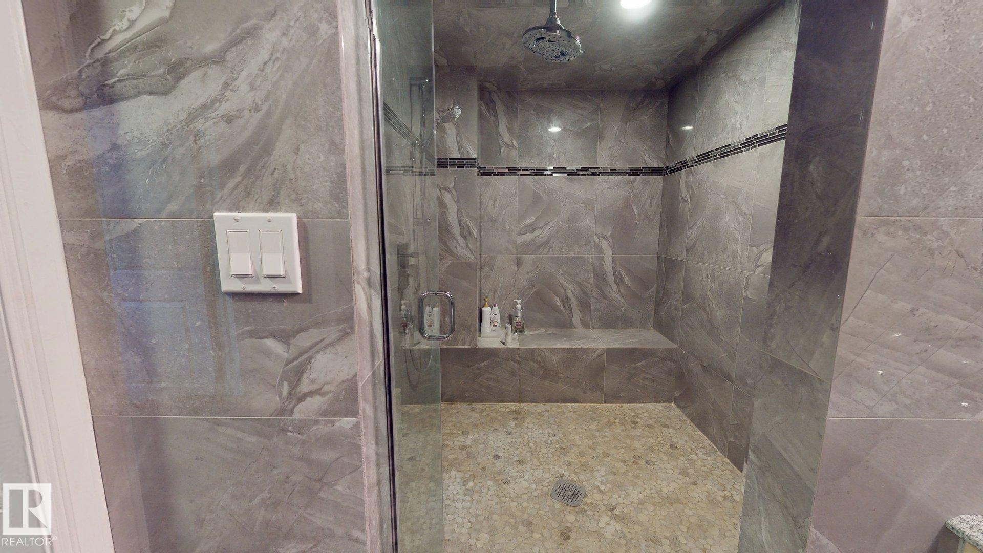 852 Wheeler Road Nw, Edmonton, AB - Indoor Photo Showing Bathroom