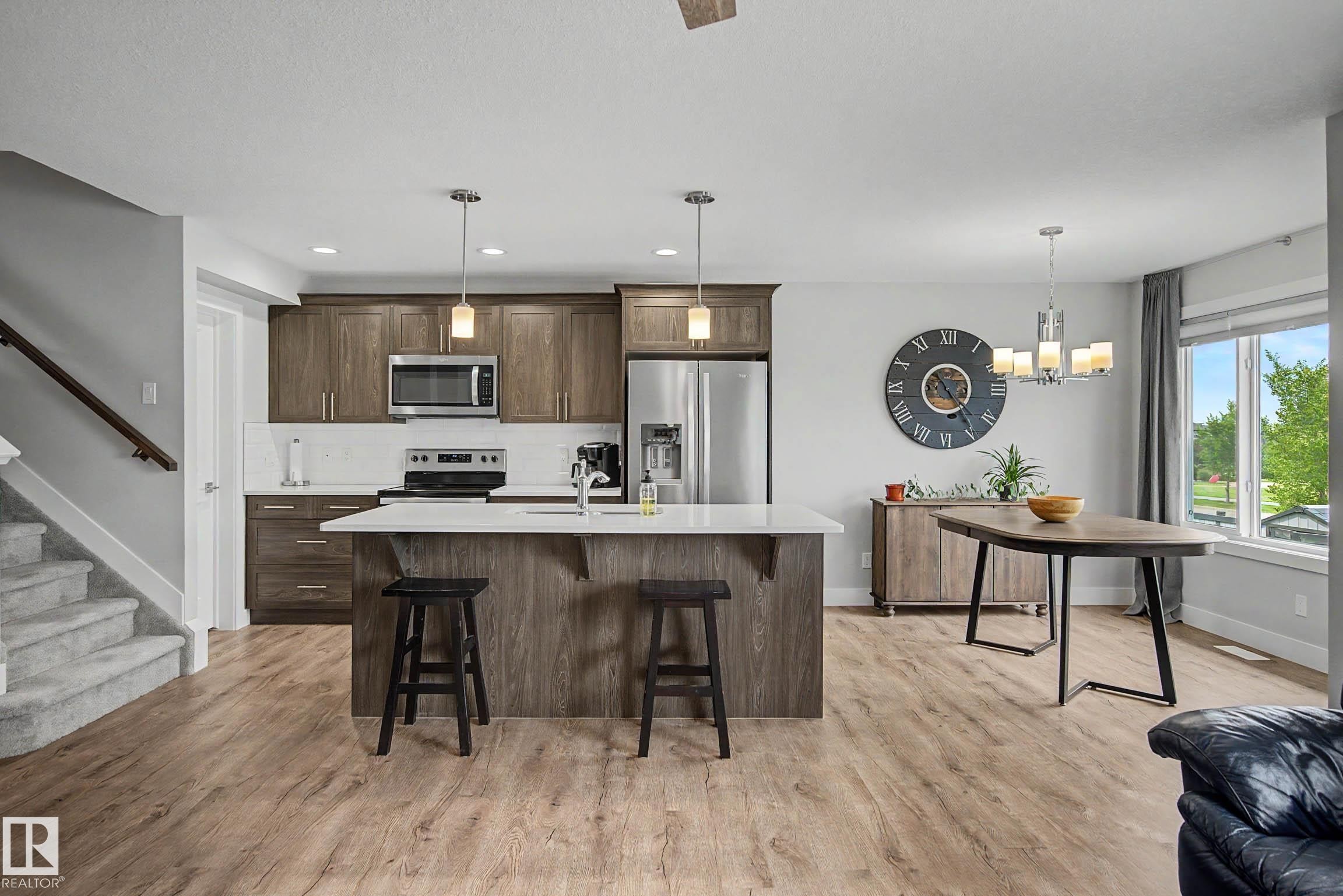 924 Morris Way, Leduc, AB - Indoor Photo Showing Kitchen With Upgraded Kitchen