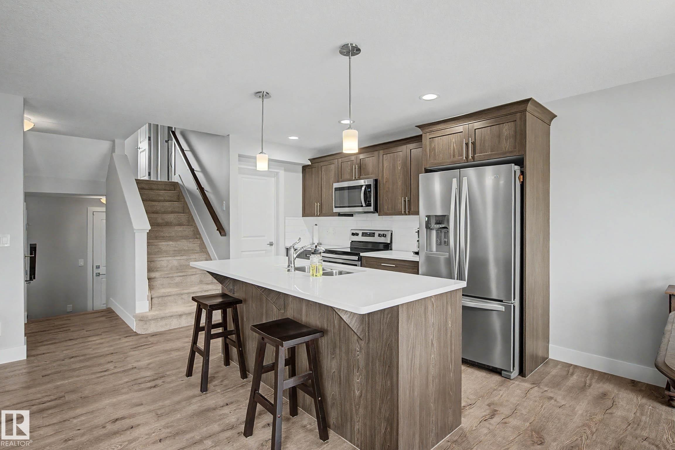 924 Morris Way, Leduc, AB - Indoor Photo Showing Kitchen With Upgraded Kitchen