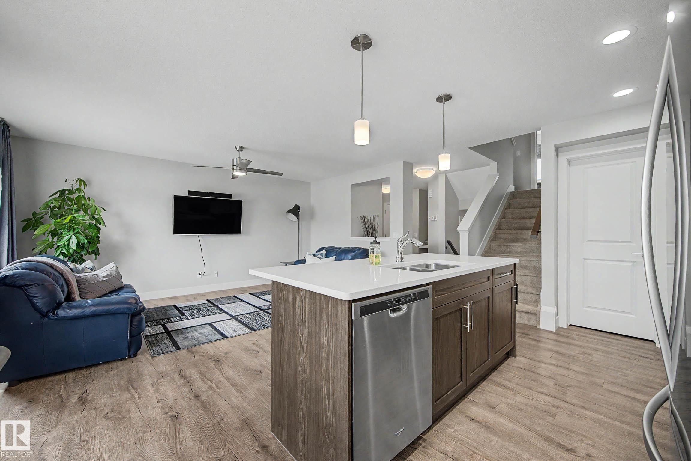 924 Morris Way, Leduc, AB - Indoor Photo Showing Kitchen With Double Sink